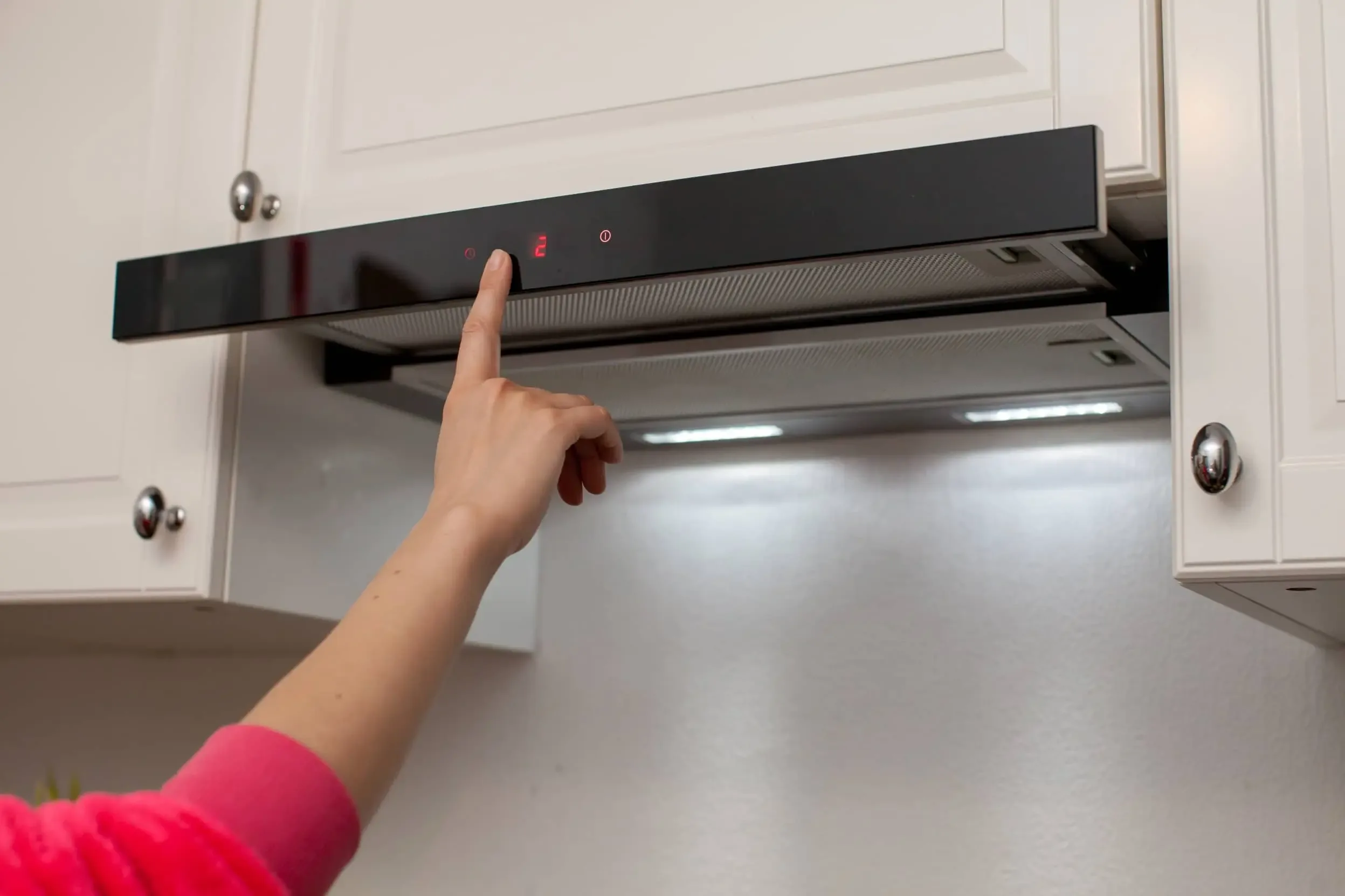 Instalación de una campana extractora en una cocina de Pamplona